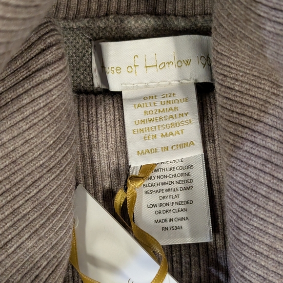 House Of Harlow 1960 Poncho Gray Lilac Knit Turtle Neck One Size Fringe NWT - Picture 3 of 4